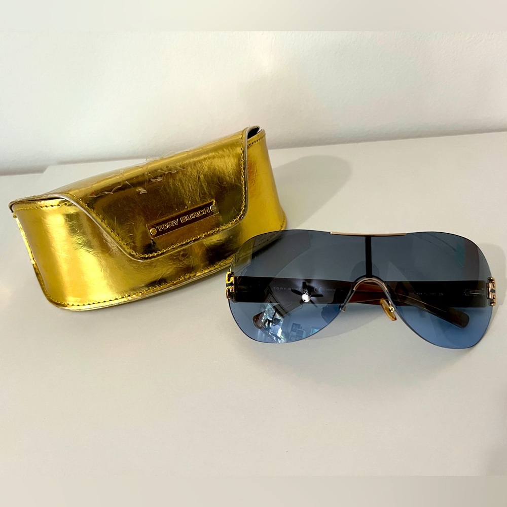 Tory Burch Sunglasses With Case